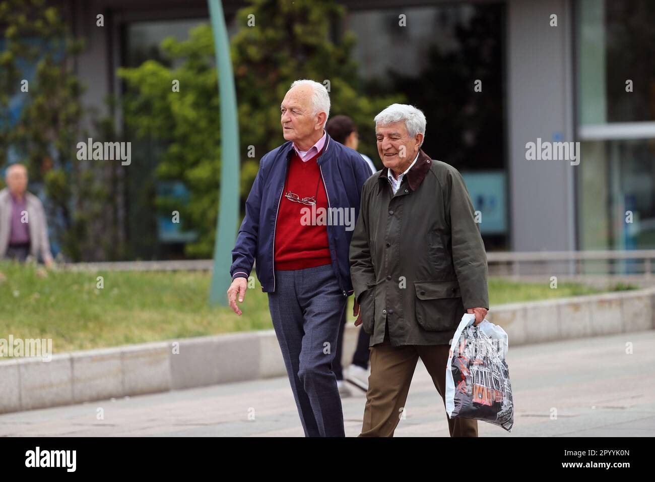 Ankara, T¨¹rkiye. 5th May, 2023. Senior citizens are seen on a street in Ankara, T¨¹rkiye, on May 5, 2023. Millions of Turkish senior citizens are expecting the incoming government to address their increasing concerns about the elevated cost of living in a country where persistent inflation has decimated their purchasing power. Credit: Mustafa Kaya/Xinhua/Alamy Live News Stock Photo