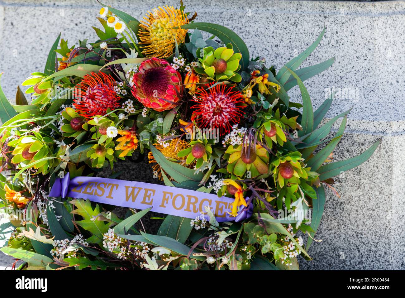 Lest we forget ribbon on wreath laid at australian war memorial on ANZAC Day Stock Photo