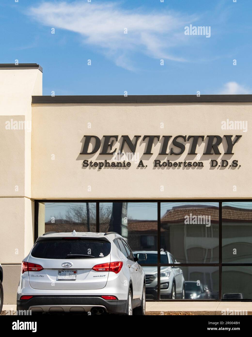 Storefront exterior of Stephanie A. Robertsoon, DDS dentistry practice in Wichita, Kansas, USA. Stock Photo
