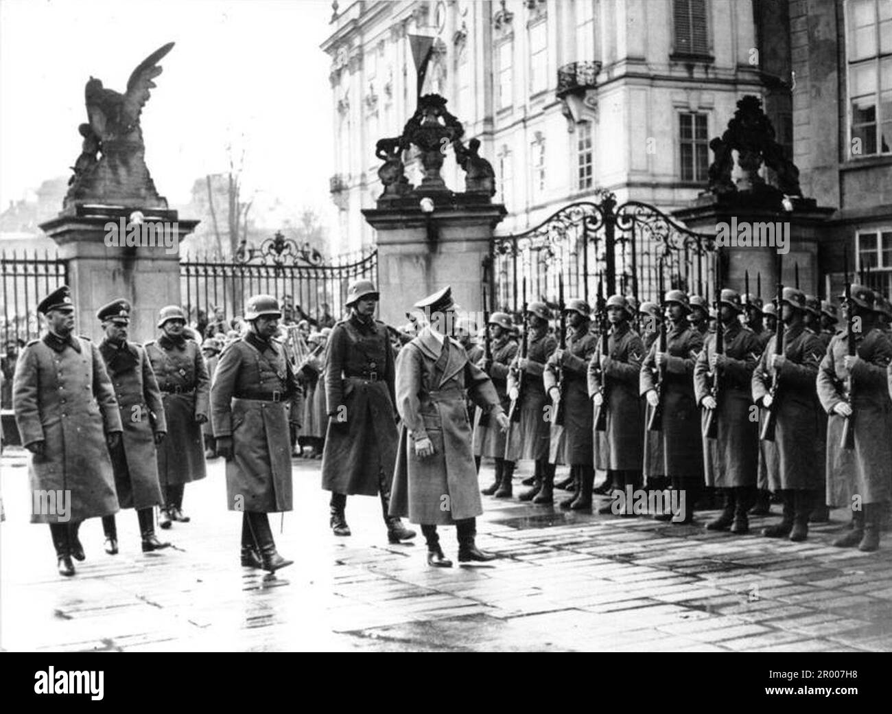 Adolf Hitler at Prague Castle after his invasion of Czechoslovakia.  After the annexation of Austria, Hitler demanded that he be given the Sudeten region of Czechoslovakia. At the Munich conference in September 1938 the Western powers agreed to this and the nazis occupied the area. Not long after Hitler broke his promise and invaded the rest of Czechoslovakia before turning his attention to Poland. Bundesarchiv, Bild 183-2004-1202-505 / CC-BY-SA 3.0 Stock Photo