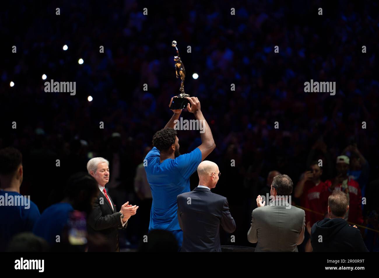 black yellow jordan 4