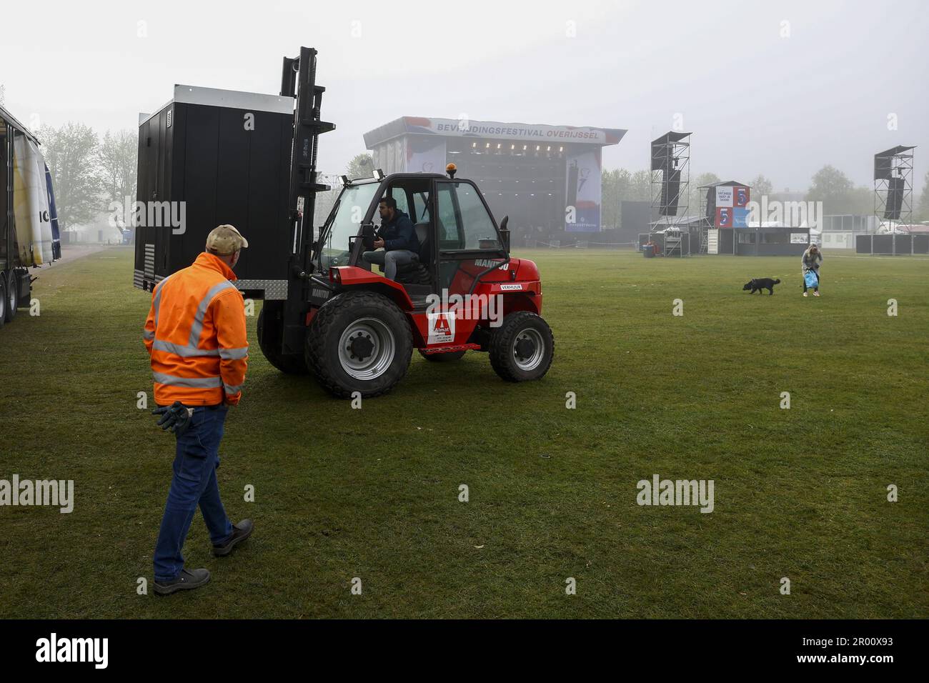 ZWOLLE Clearance work in the Wezenlanden park, one day after