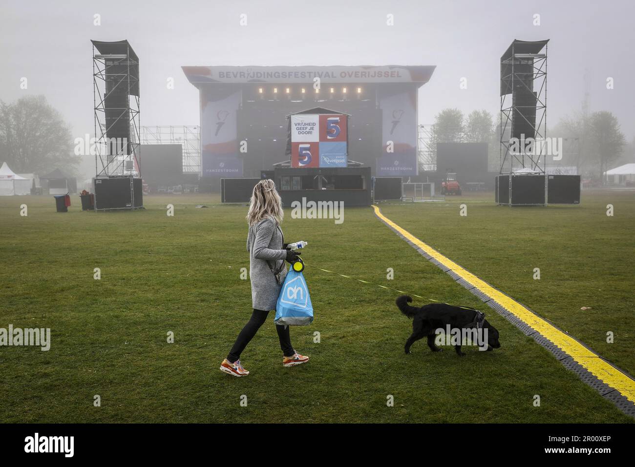 ZWOLLE Park de Wezenlanden, one day after Liberation Day. Several