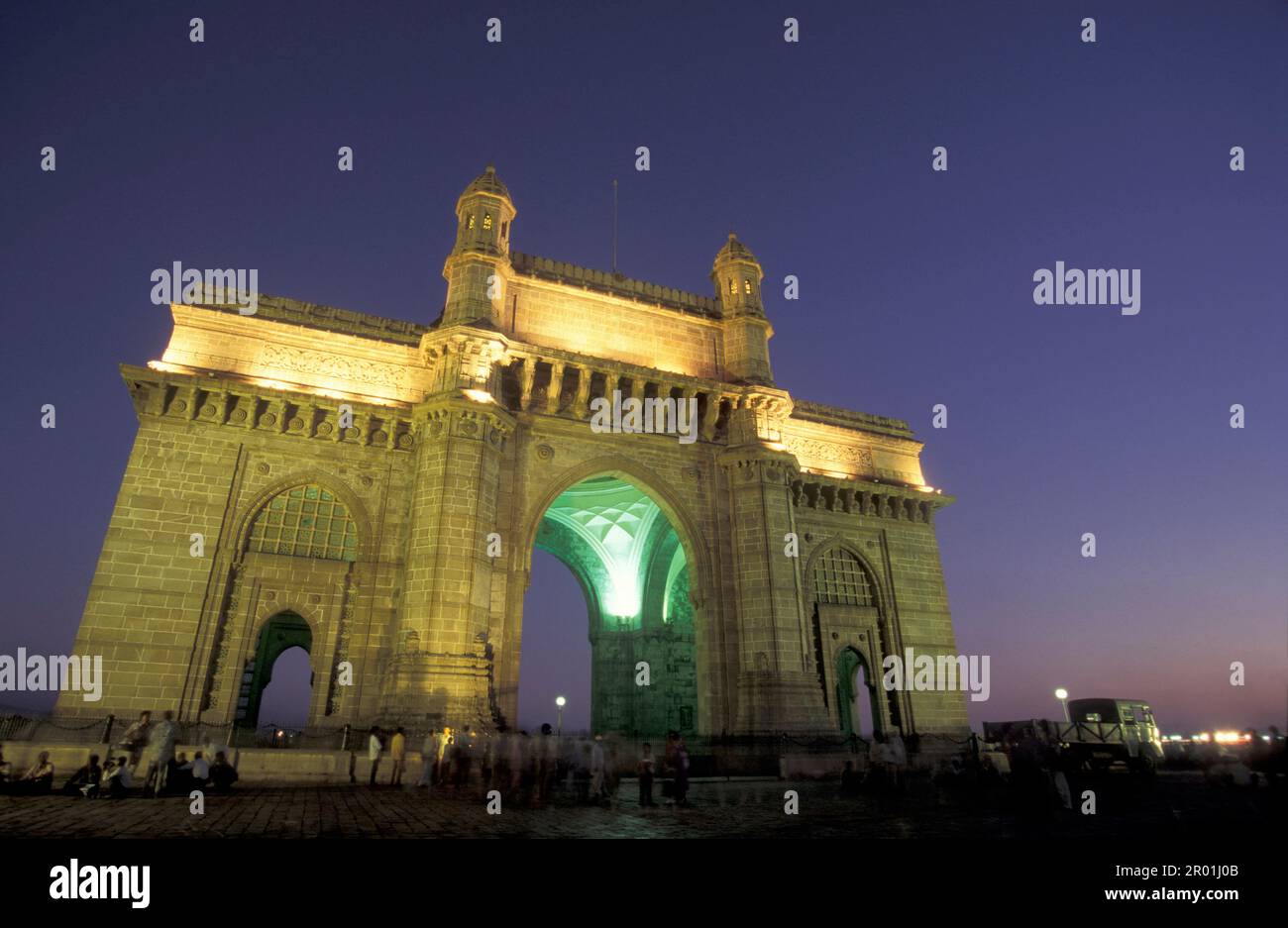 the-architecture-of-the-arch-india-gate-or-gateway-of-india-in-colaba