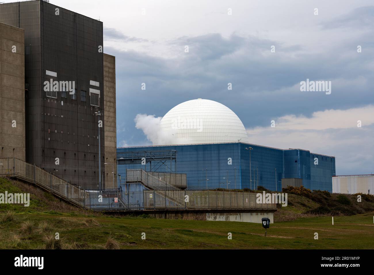 Sizewell B nuclear power station venting steam ready for restarting ...