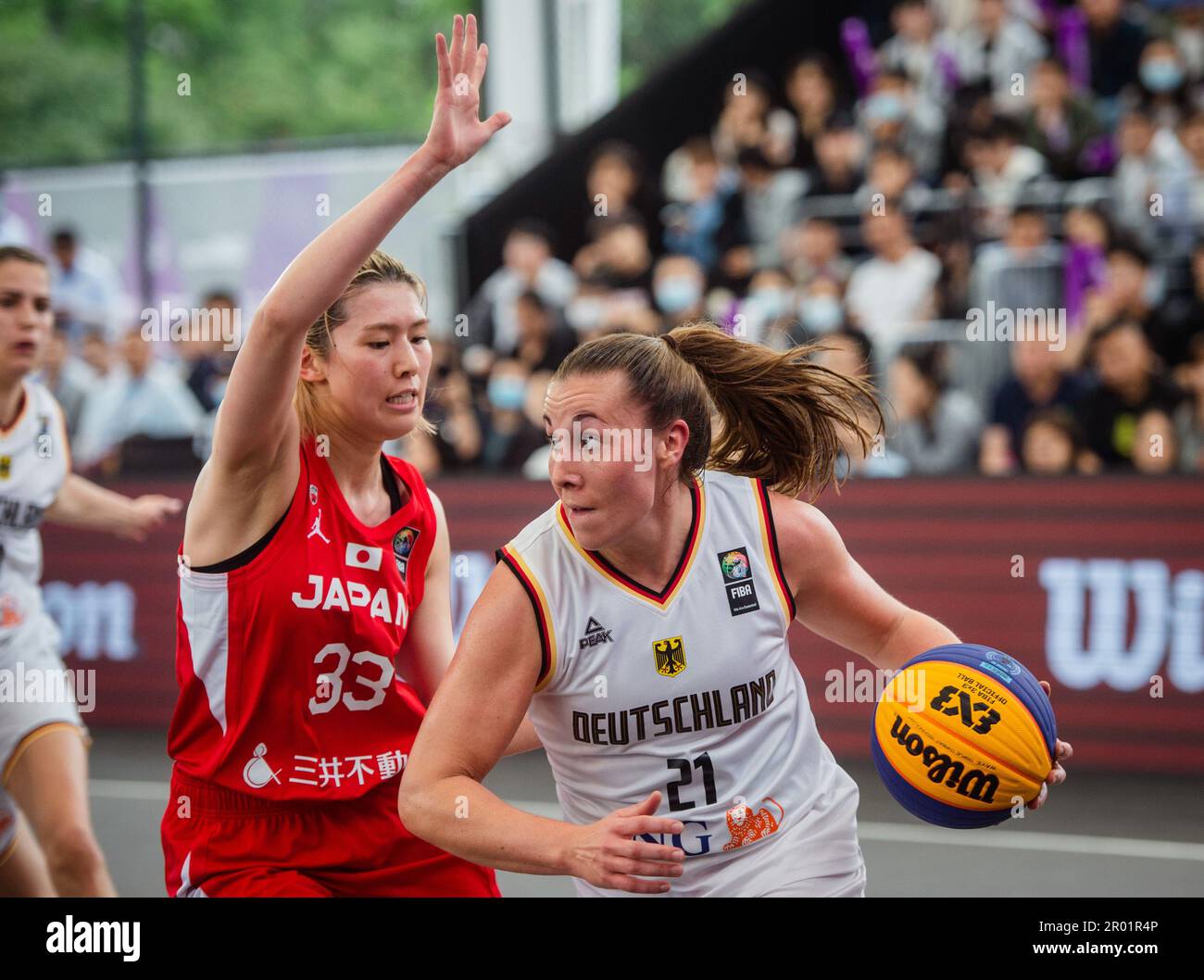 Wuhan, China. 6th May, 2023. Svenja Brunckhorst (R) of Germany competes