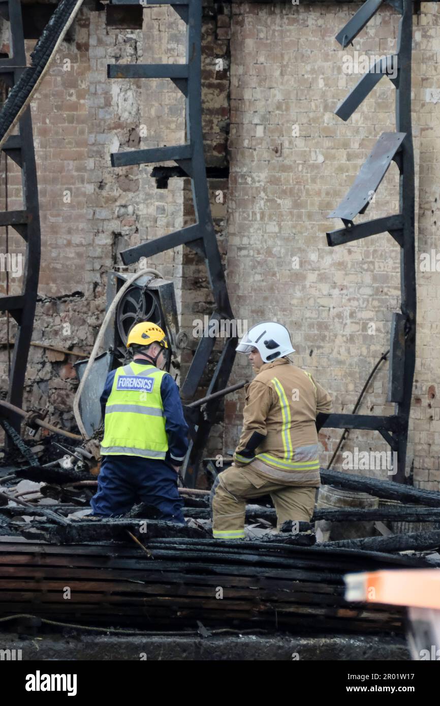 Bristol Harbour, Bristol, UK. 6th May, 2023. Forensic investigators and