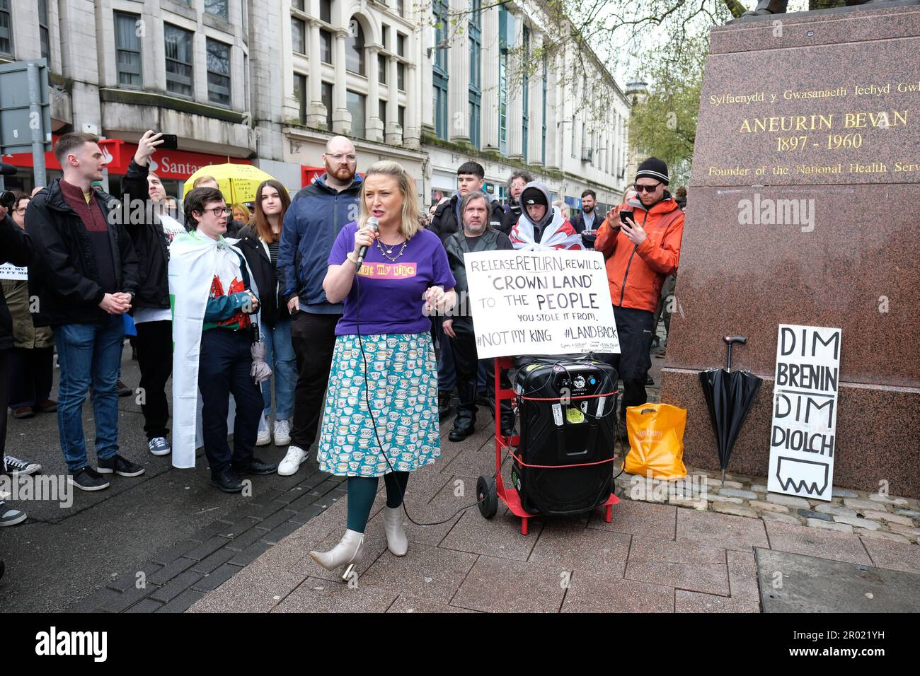 Cardiff, Wales, UK – Saturday 6th May 2023 – Bethan Sayed speaks to Anti monarchist and pro republican protesters protesting in central Cardiff shortly after the coronation of King Charles III in London. Photo Steven May / Alamy Live News Stock Photo