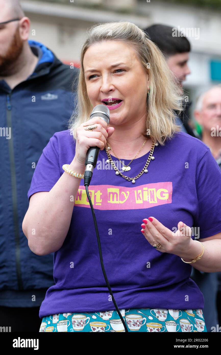Cardiff, Wales, UK – Saturday 6th May 2023 – Bethan Sayed speaks to Anti monarchist and pro republican protesters protesting in central Cardiff shortly after the coronation of King Charles III in London. Photo Steven May / Alamy Live News Stock Photo