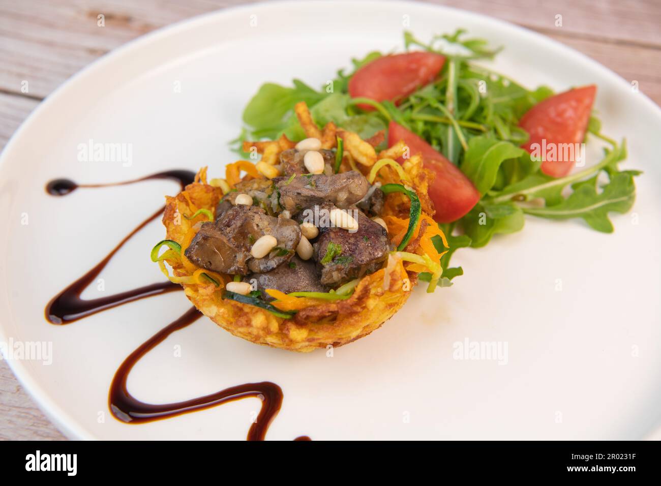 Recipe for poultry giblets in a nest of fried potatoes with rocket and