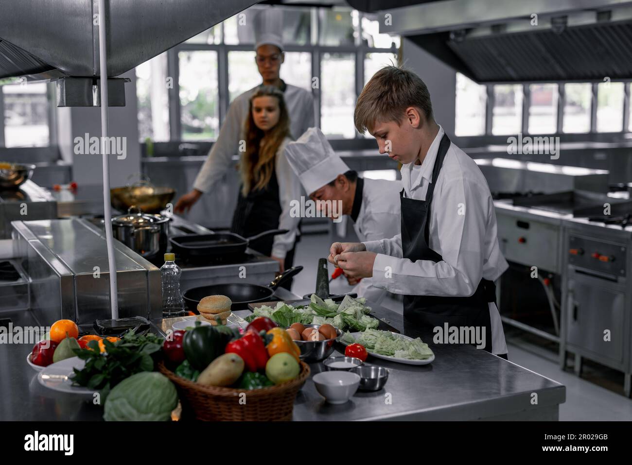 Chefs practice hi-res stock photography and images - Alamy