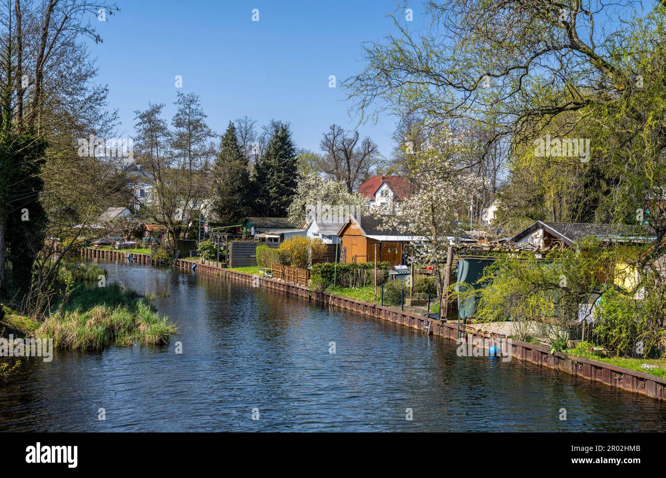allotment-garden-colony-at-tegeler-hafen-berlin-germany-stock-photo