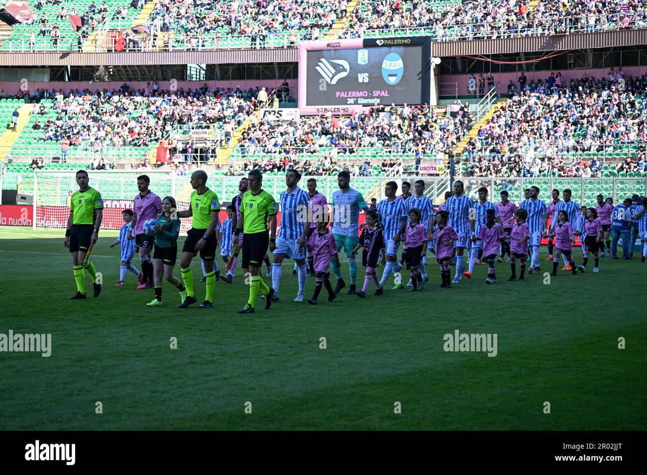 Palermo, Italy. 06th May, 2023. Palermo and Spal enters the field during  the Italian Serie BKT soccer match Palermo FC vs. SPAL at the Renzo Barbera  stadium in Palermo, Italy, 6th of