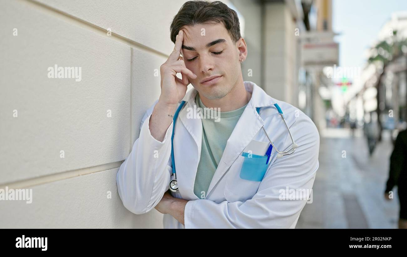 Hispanic male surgeon leaning hi-res stock photography and images - Alamy
