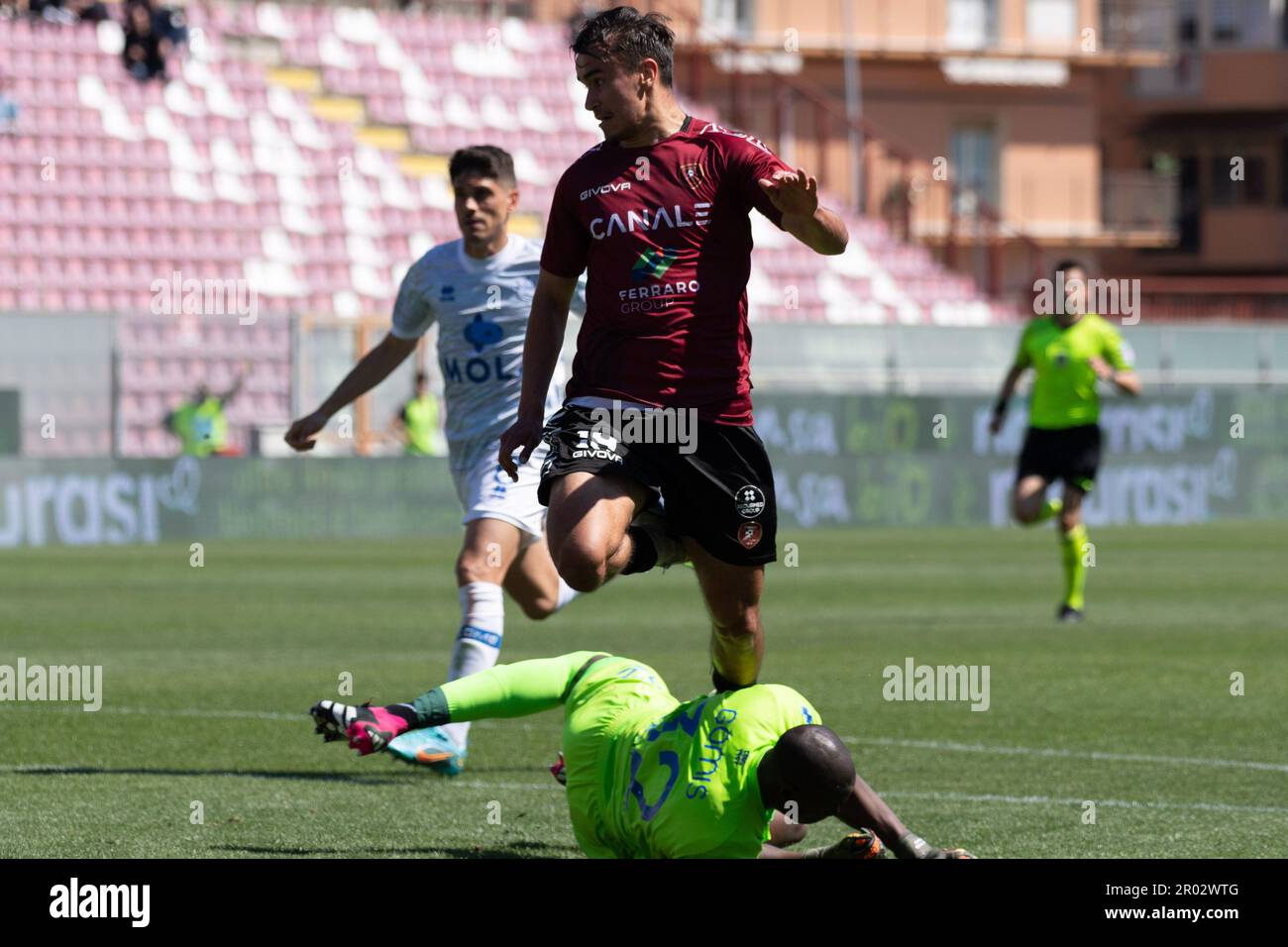 Reggio Calabria, Italy. 06th May, 2023. Oreste Granillo stadium, Reggio  Calabria, Italy, May 06, 2023, Strelec David Rerggina scores a gol 2-0  during Reggina 1914 vs Como 1907 - Italian soccer Serie, image size:1300x956