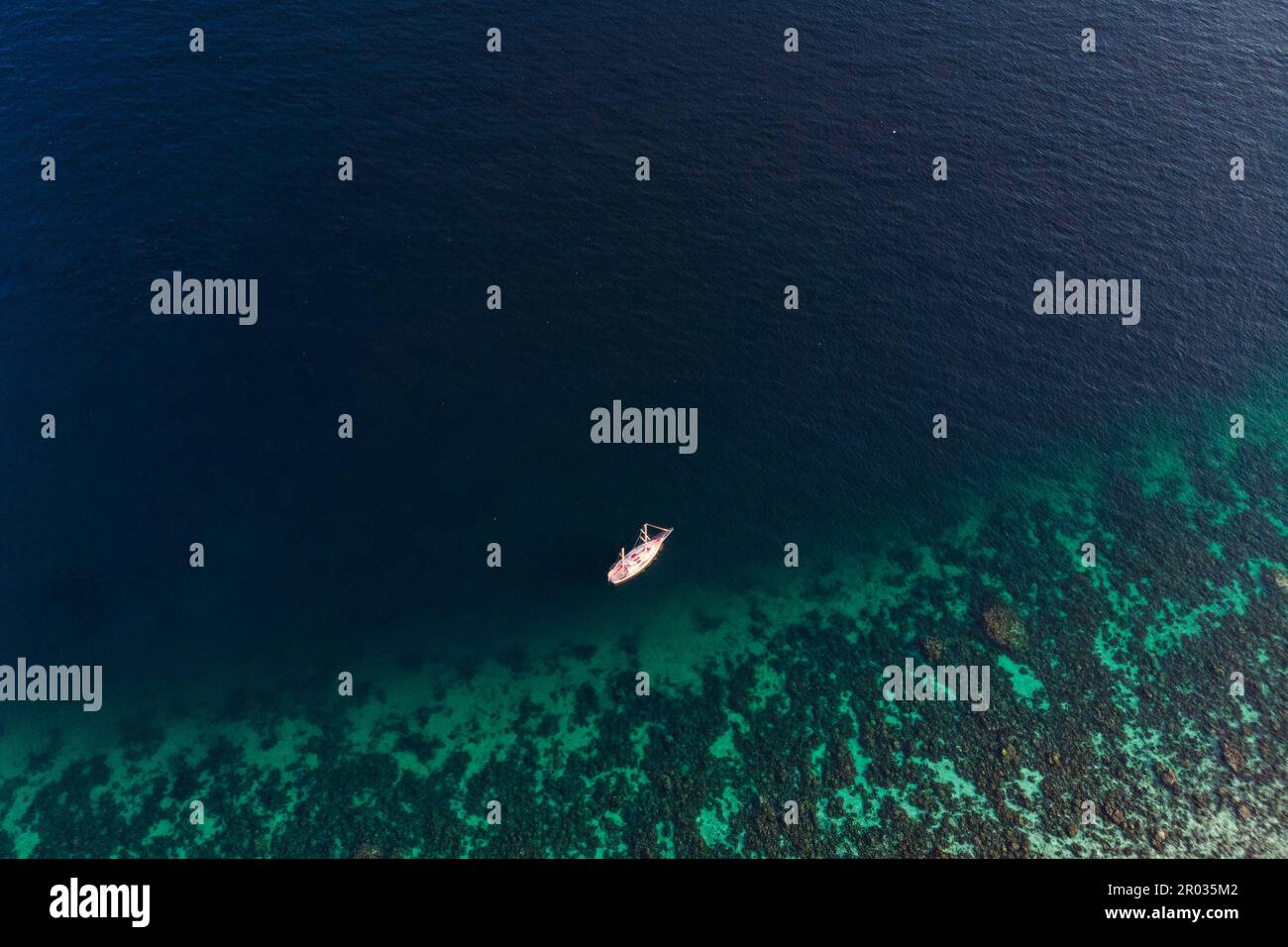 Aerial view coral reef scenic hi-res stock photography and images - Alamy