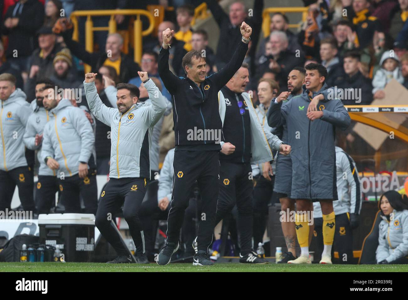 Julen Lopetegui manager of Wolverhampton Wanderers celebrates his teams win after the Premier League match Wolverhampton Wanderers vs Aston Villa at Molineux, Wolverhampton, United Kingdom, 6th May 2023  (Photo by Gareth Evans/News Images) Stock Photo