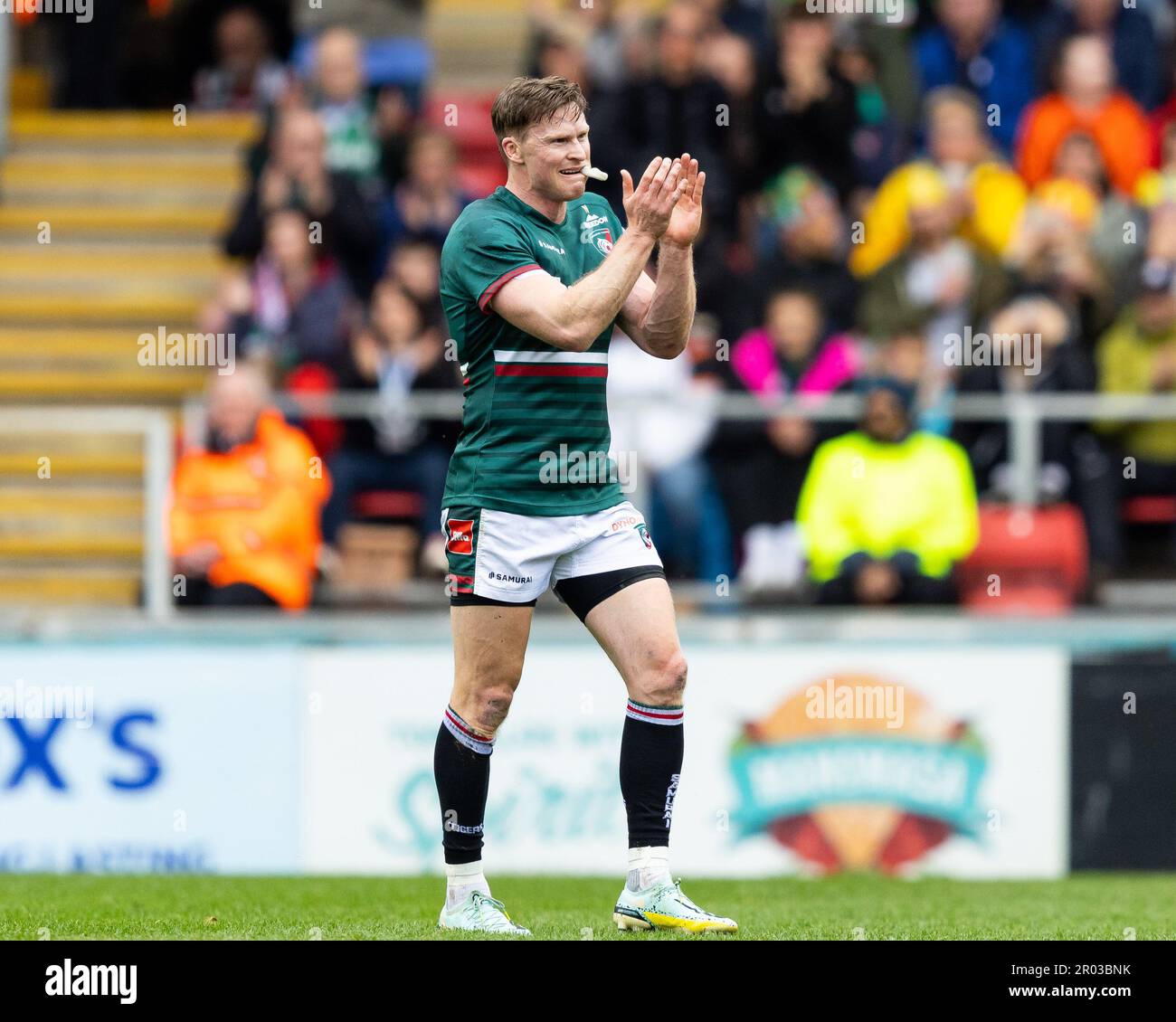 Leicester, UK. 06th May, 2023. Chris Ashton of Leicester Tigers applauds supporters as he walks off after receiving a red card during the Gallagher Premiership match Leicester Tigers vs Harlequins at Mattioli Woods Welford Road, Leicester, United Kingdom, 6th May 2023 (Photo by Nick Browning/News Images) in Leicester, United Kingdom on 5/6/2023. (Photo by Nick Browning/News Images/Sipa USA) Credit: Sipa USA/Alamy Live News Stock Photo