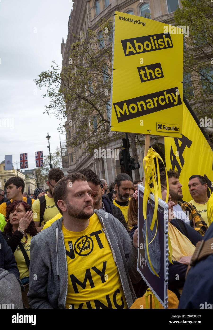 London, UK. 06th May, 2023. Anti-monarchy protestors with a placard reading 'Abolish the monarchy' demonstrate in Trafalgar Square in central London on 6 May, 2023, as the coronation of King Charles III took place a short distance away.    Earlier, the head of the anti-monarchist campaign group Republic and a number of activists were  arrested by police in Trafalgar Square. It was the first coronation of a new monarch in London, UK, for 70 years and despite steady rain, many thousands of people descended on the capital city to enjoy the celebrations. Credit: Andy Soloman/Alamy Live News Stock Photo