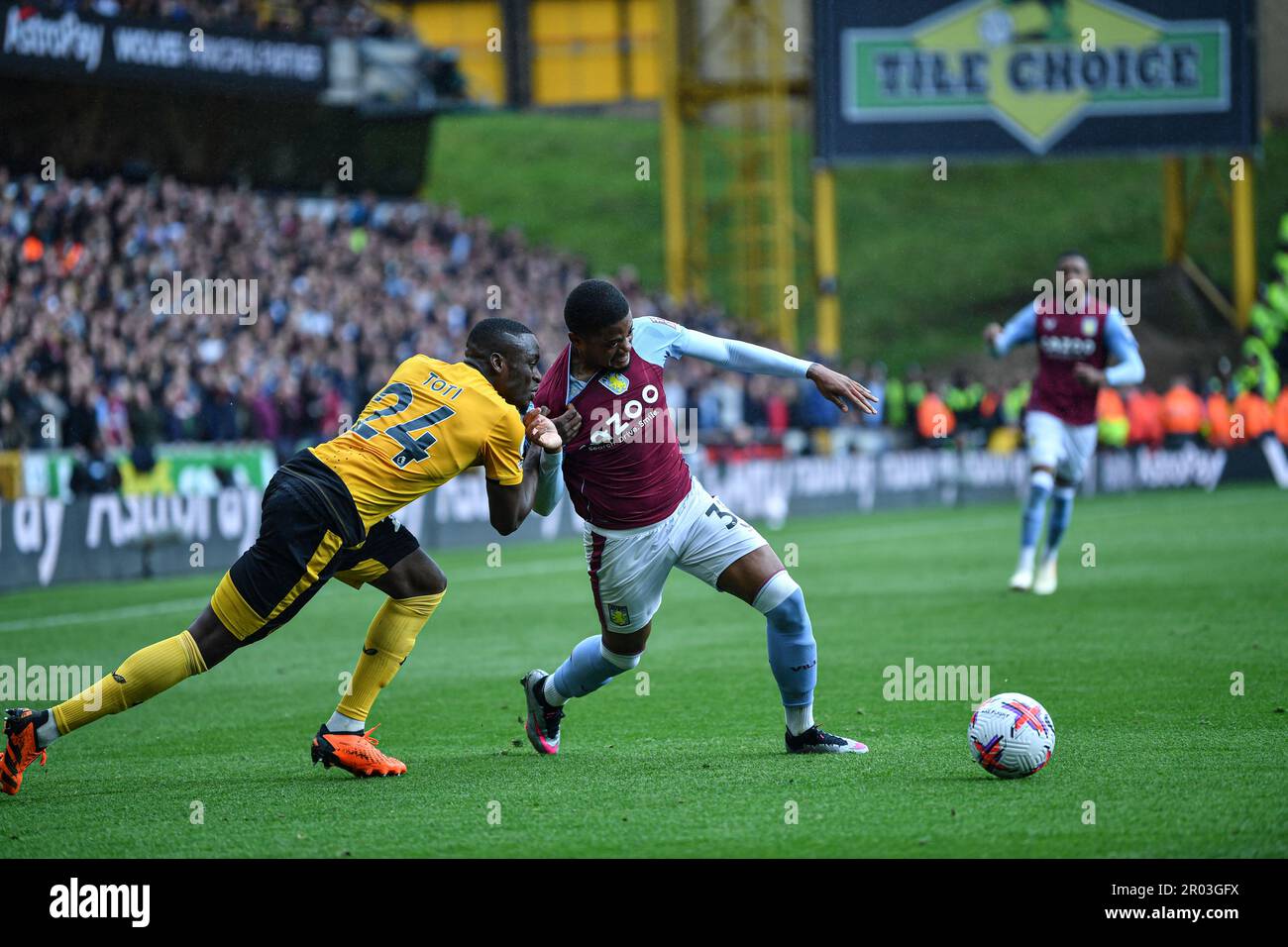 Shirt pulling football hires stock photography and images Alamy