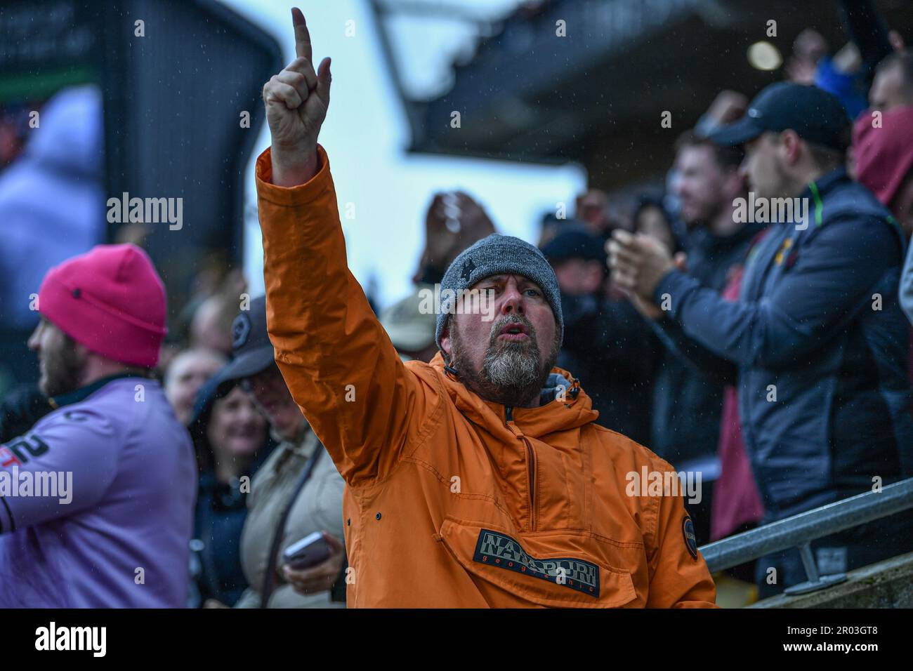 Soccer fan rain hi-res stock photography and images - Page 2 - Alamy