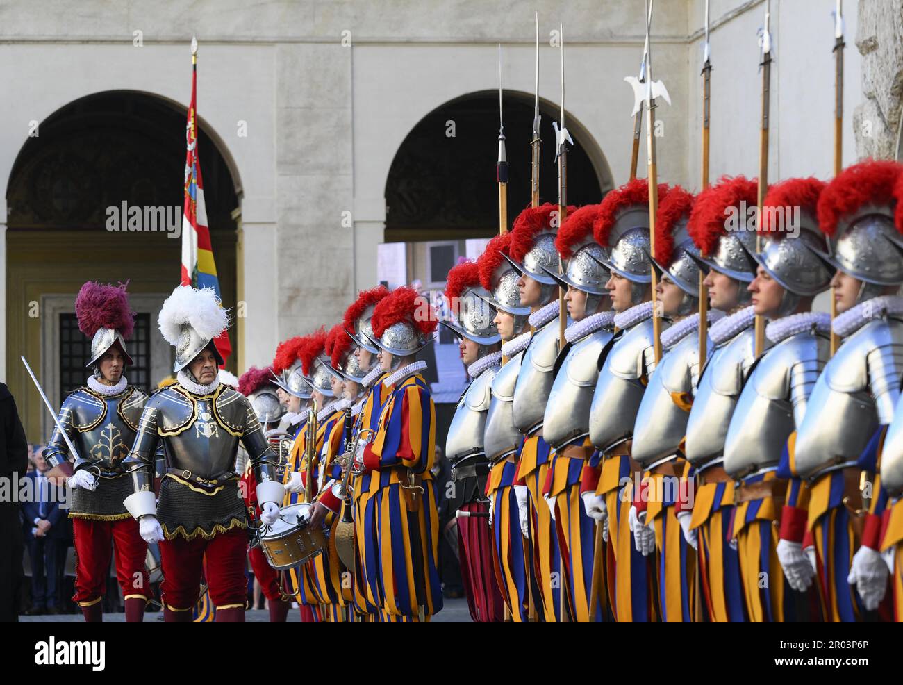 Swearing-in ceremony of the 23 new recruits of the Swiss Guard at the Vatican on May 6, 2023. This traditional ceremony takes place every year on May 6. The day marks the anniversary of the heroic sacrifice of 147 Swiss guards who died during the Sack of Rome in 1527 as they protected Pope Clement VII. Photo: Vatican Media (EV) /ABACAPRESS.COM Credit: Abaca Press/Alamy Live News Stock Photo