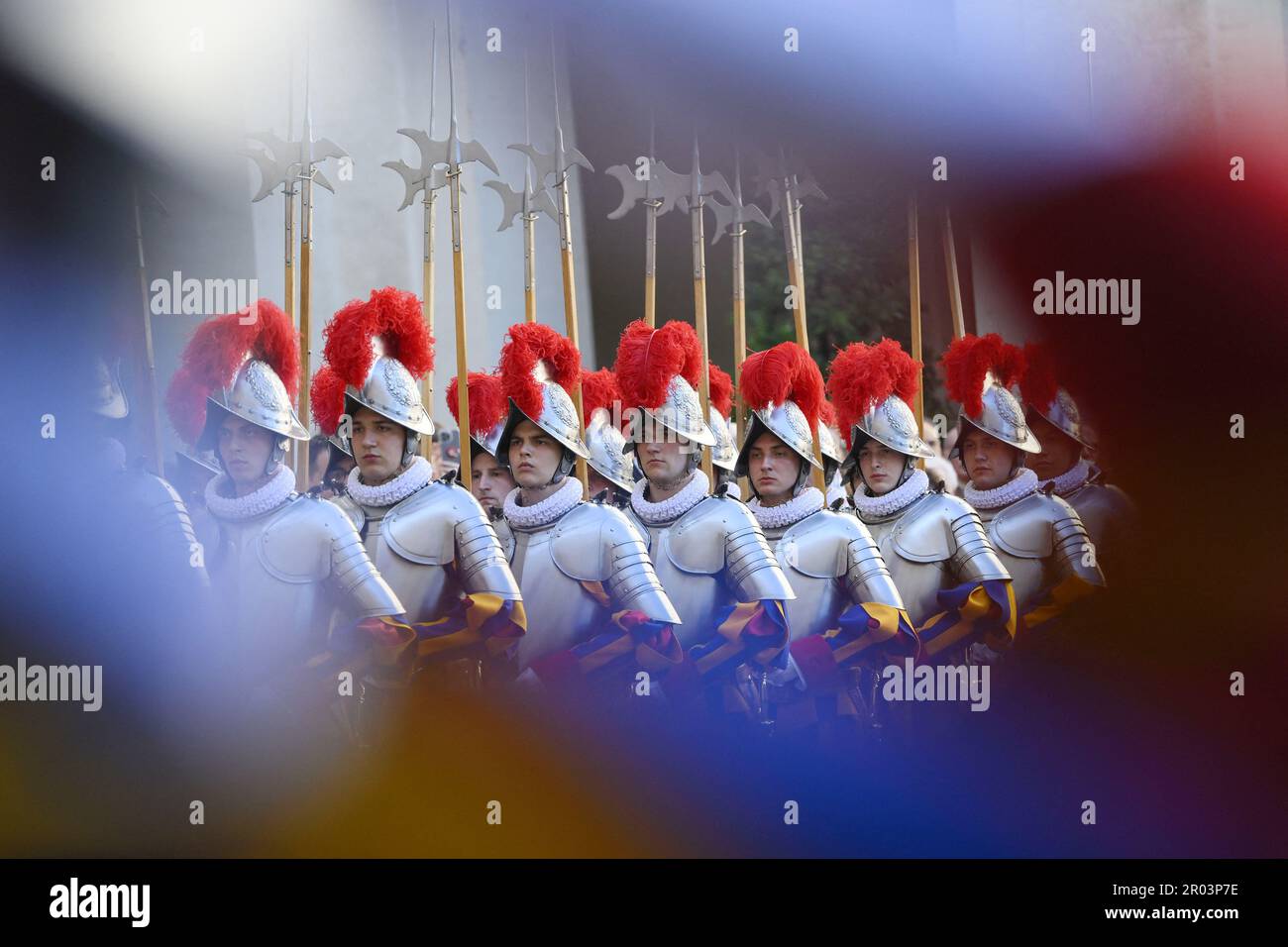 Swearing-in ceremony of the 23 new recruits of the Swiss Guard at the Vatican on May 6, 2023. This traditional ceremony takes place every year on May 6. The day marks the anniversary of the heroic sacrifice of 147 Swiss guards who died during the Sack of Rome in 1527 as they protected Pope Clement VII. Photo: Vatican Media (EV) /ABACAPRESS.COM Credit: Abaca Press/Alamy Live News Stock Photo