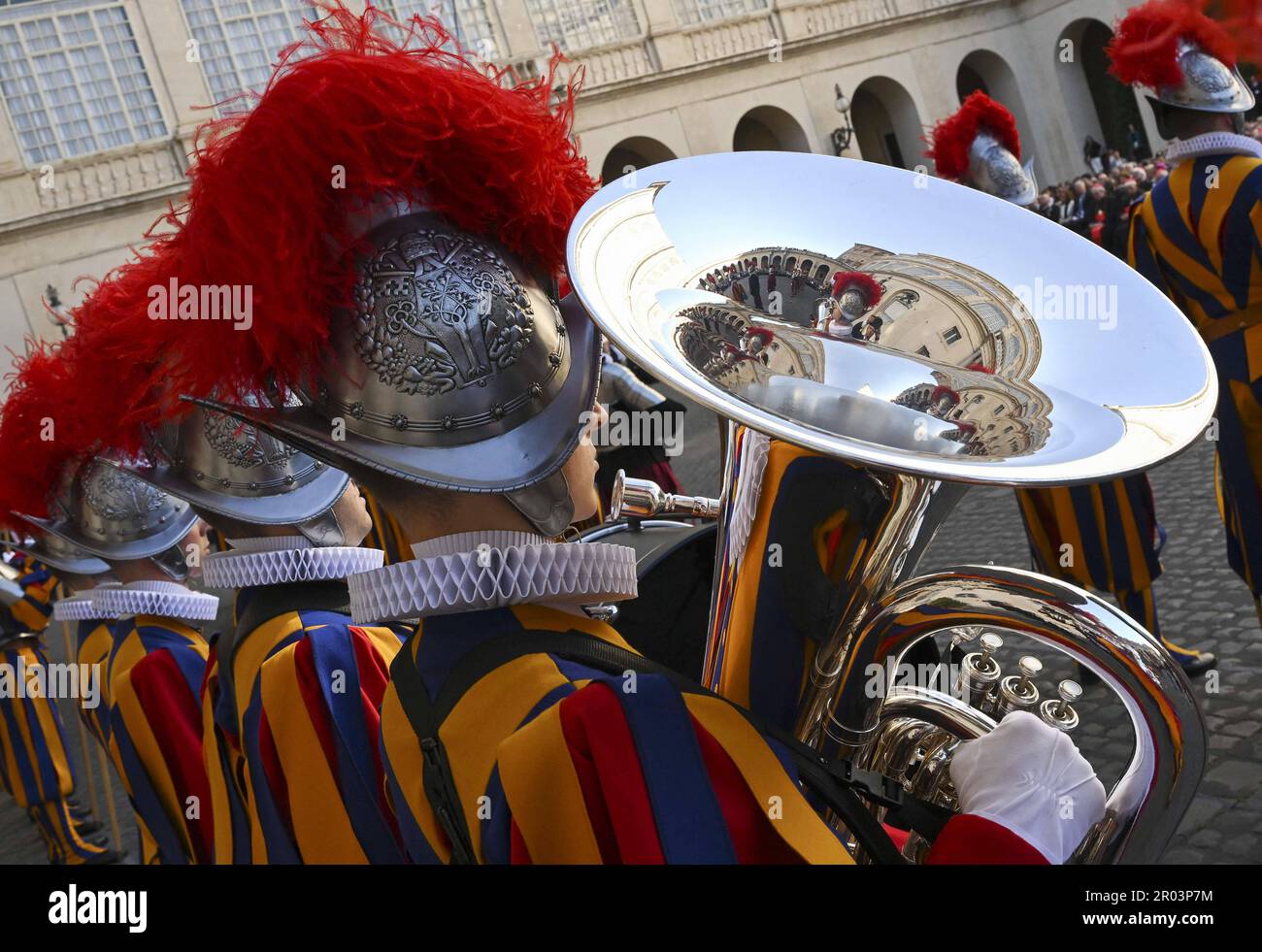 Swearing-in ceremony of the 23 new recruits of the Swiss Guard at the Vatican on May 6, 2023. This traditional ceremony takes place every year on May 6. The day marks the anniversary of the heroic sacrifice of 147 Swiss guards who died during the Sack of Rome in 1527 as they protected Pope Clement VII. Photo: Vatican Media (EV) /ABACAPRESS.COM Credit: Abaca Press/Alamy Live News Stock Photo