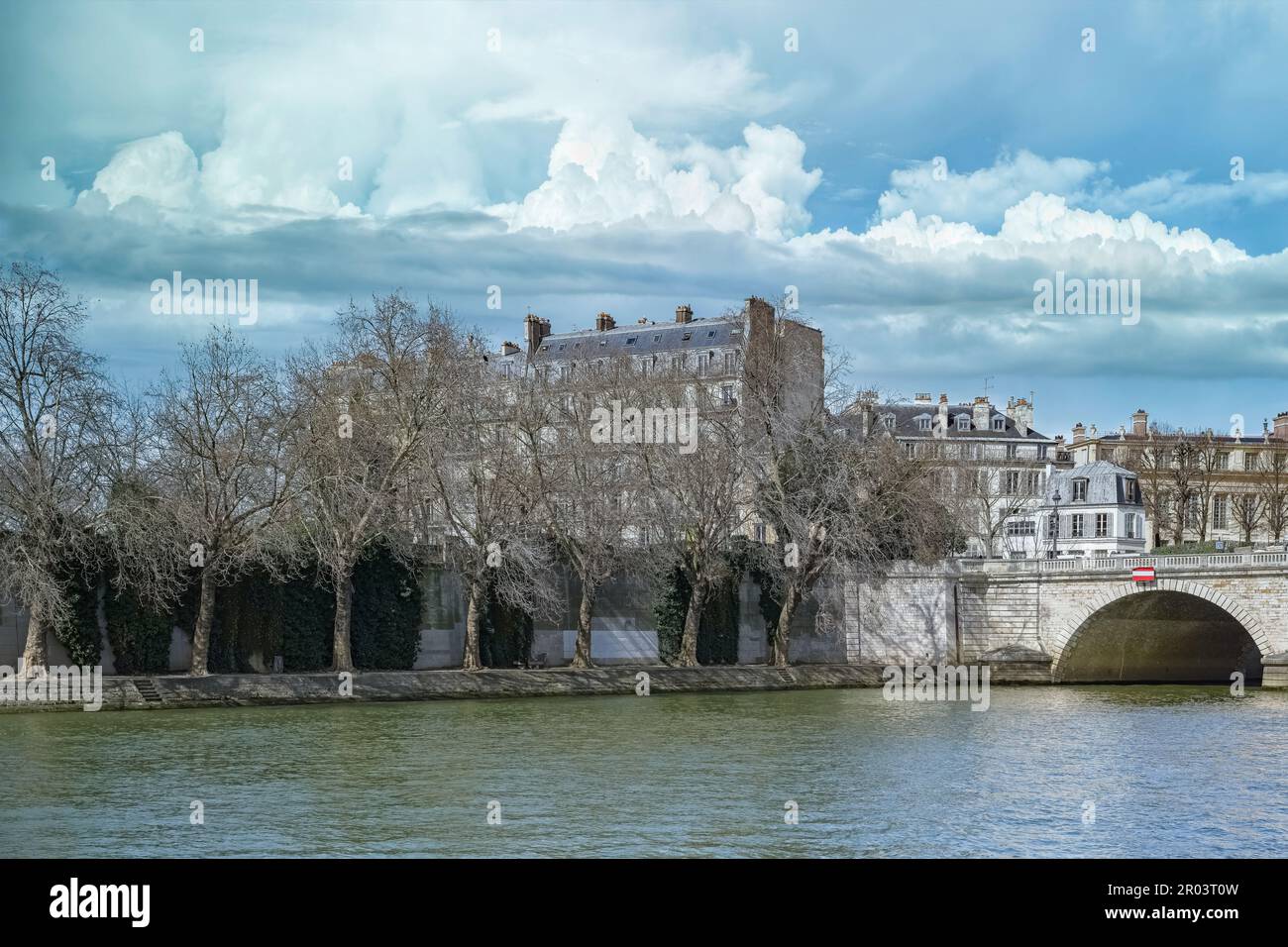 Paris, ile SaintLouis, beautiful houses quai d’Anjou Stock Photo Alamy