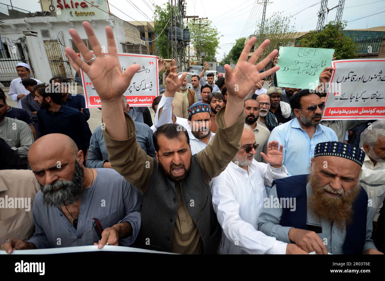 Peshawar, Pakistan. 05th May, 2023. Pakistani Shiite Muslims ...