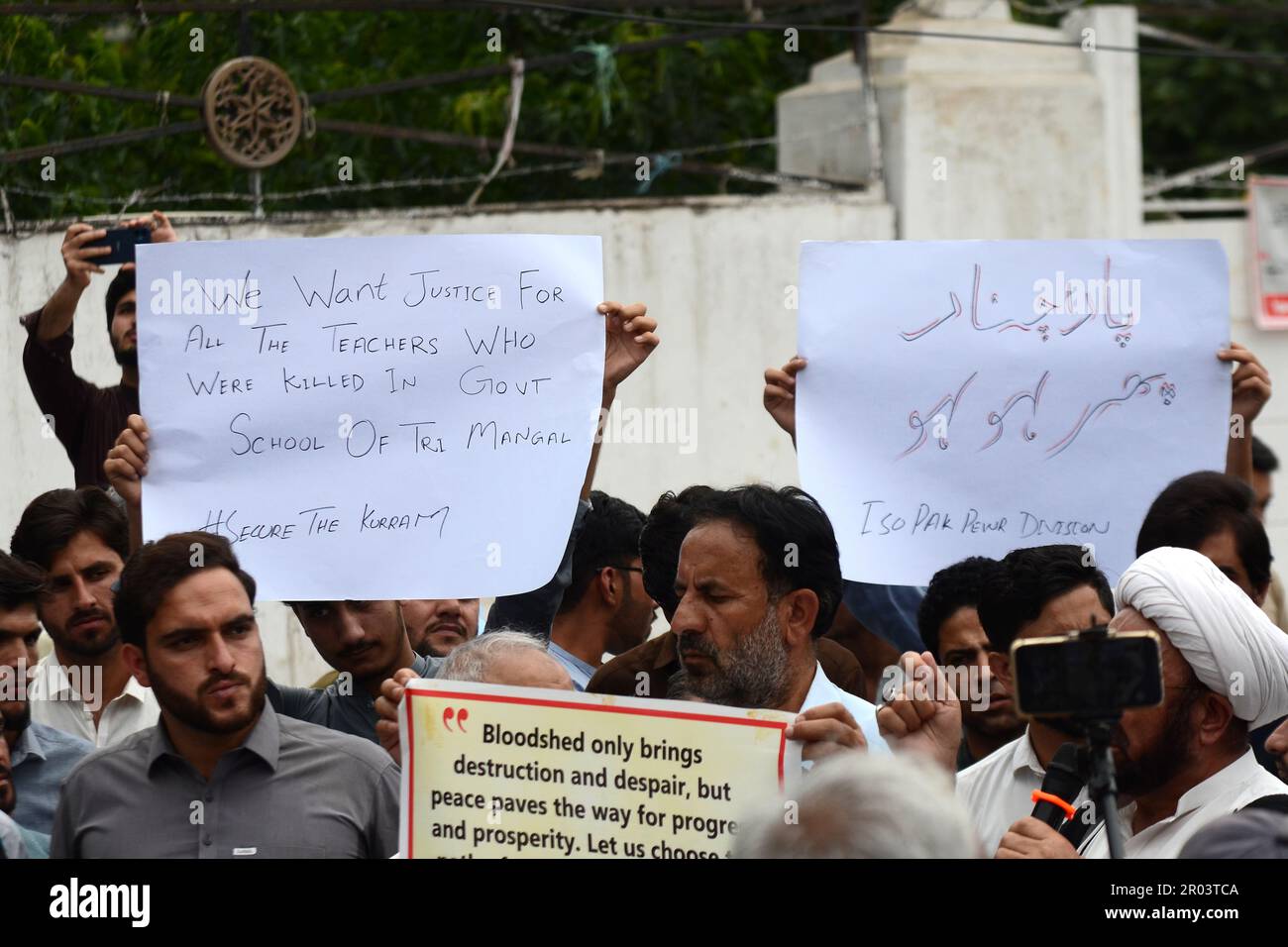 Peshawar, Pakistan. 05th May, 2023. Pakistani Shiite Muslims ...