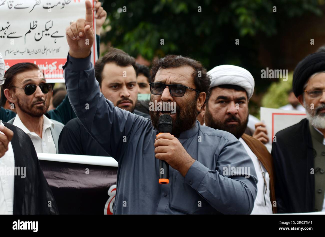 Peshawar, Pakistan. 05th May, 2023. Pakistani Shiite Muslims ...