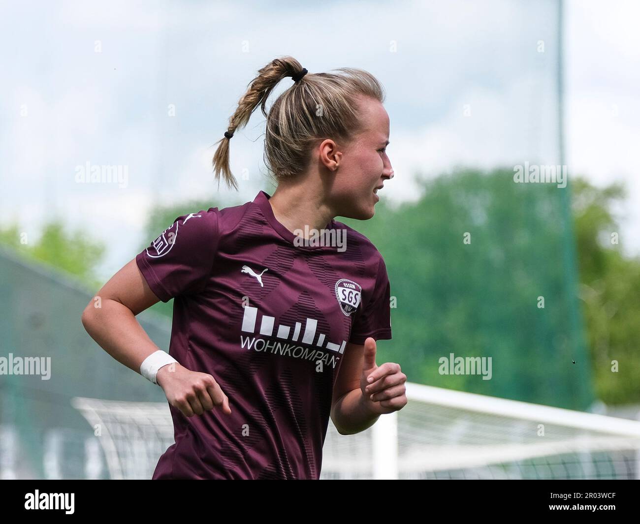 Essen, Germany. 06th May, 2023. Essen, Germany, May 06th 2023: SGS Essen  fan waving a fan flag during the Frauen Bundesliga game between SGS Essen  and FC Bayern unich at the Stadion