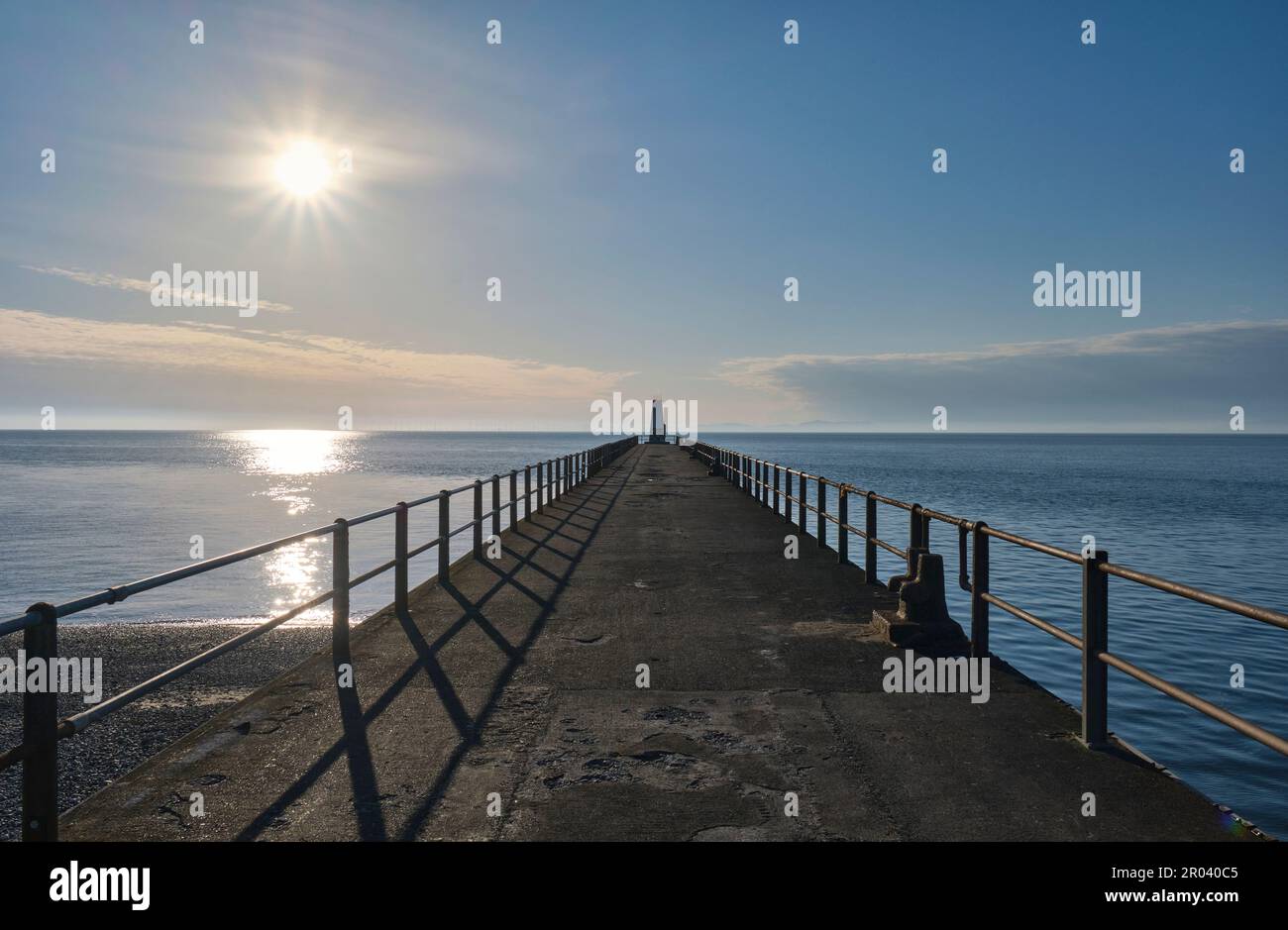 Harbour pier hi-res stock photography and images - Alamy