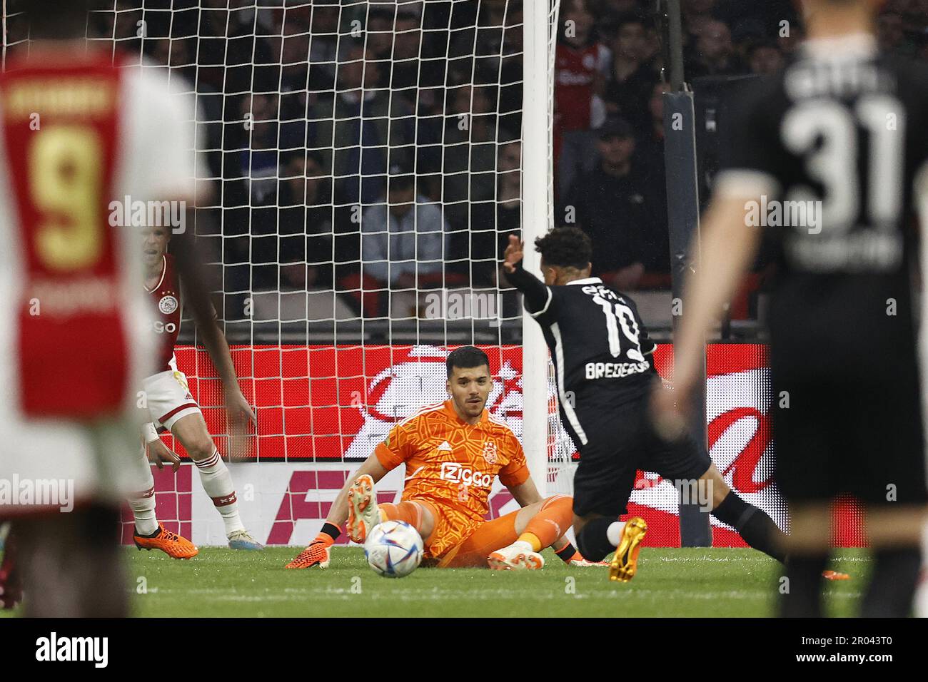 AMSTERDAM - (L-R) Davy Klaassen of Ajax, Ajax goalkeeper Geronimo Rulli ...