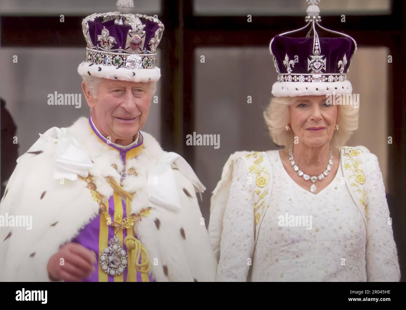 London, England, UK. 6th May, 2023. King CHARLES III and Queen Consort CAMILLa are seen on the balcony of Buckingham Palace following the coronation. Credit: glamourstock/Alamy Live News Stock Photo