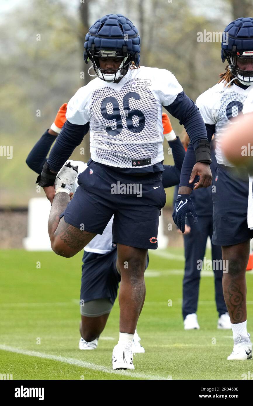 Chicago Bears 2023 draft pick, defensive lineman Zacch Pickens warms up  during the NFL football team's