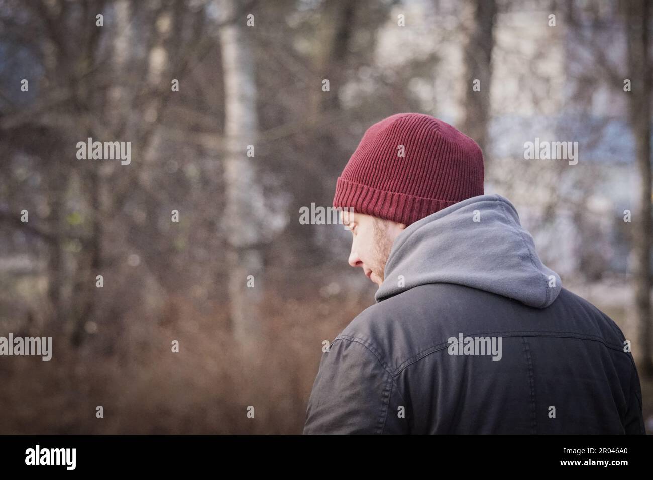 Man wearing grey winter jacket hi-res stock photography and images - Alamy