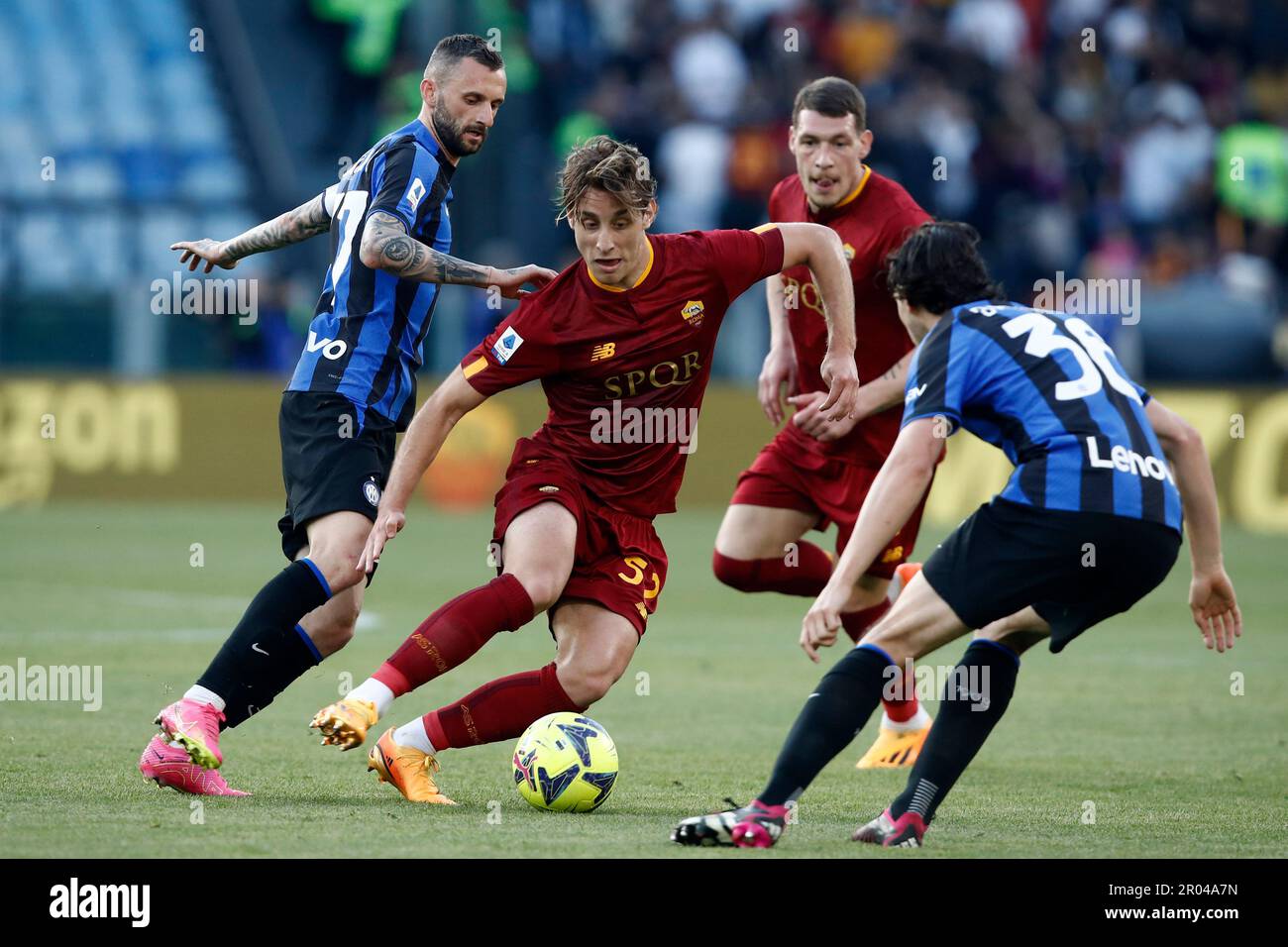 Matteo Darmian of FC Internazionale fights for the ball against Henrikh  Mkhitaryan of AS Roma during the Serie A 2020/21 / LM Stock Photo - Alamy