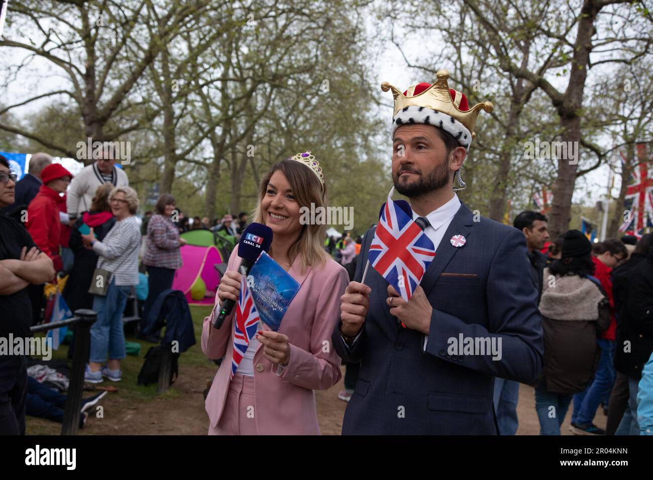London, UK. 6th May 2023. French TV presenters, dressed as royalty, report live from the coronation of King Charles III and Queen Camilla on Saturday, May 6th, 2023. Credit: Kiki Streitberger / Alamy Live News Stock Photo
