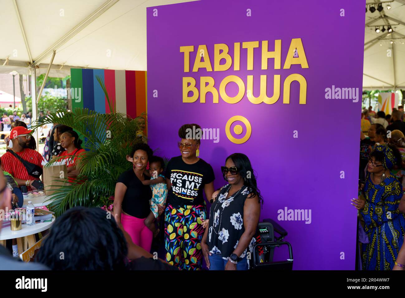 Greensboro, North Carolina, USA. 6th May, 2023. Fans pose with actress