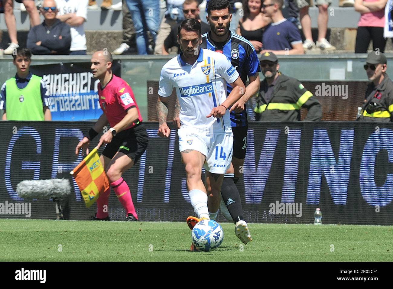 Pisa, Italy. 06th May, 2023. Francesco Gelli (Frosinone) during AC Pisa vs Frosinone Calcio, Italian soccer Serie B match in Pisa, Italy, May 06 2023 Credit: Independent Photo Agency/Alamy Live News Stock Photo