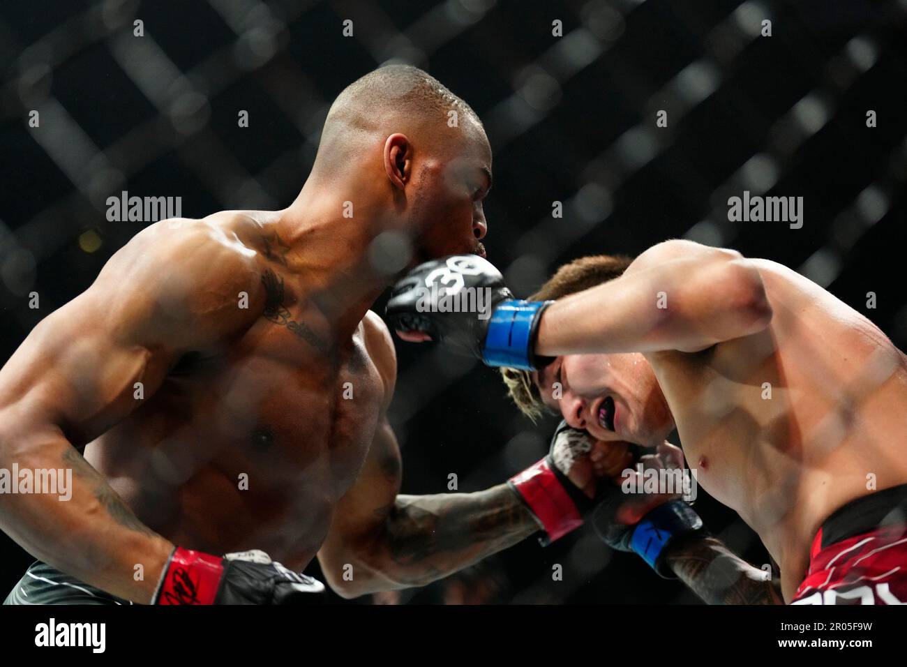 Newark, NJ, Newark, NJ, USA. 6th May, 2023. Newark, NJ - May 6: (R-L) Rolando Bedoya punches Khaos Williams in a Welterweight bout at UFC 288: Sterling v Cejudo at Prudential CEnter on May 6, 2023 in Newark, NJ (Credit Image: © Louis Grasse/PX Imagens via ZUMA Press Wire) EDITORIAL USAGE ONLY! Not for Commercial USAGE! Stock Photo