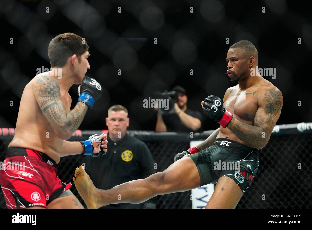 Newark, NJ, Newark, NJ, USA. 6th May, 2023. Newark, NJ - May 6: (R-L) Khaos Williams kicks Rolando Bedoya in a Welterweight bout at UFC 288: Sterling v Cejudo at Prudential CEnter on May 6, 2023 in Newark, NJ (Credit Image: © Louis Grasse/PX Imagens via ZUMA Press Wire) EDITORIAL USAGE ONLY! Not for Commercial USAGE! Stock Photo