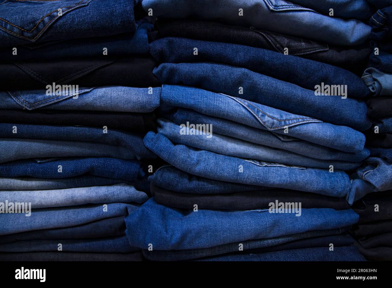 3840x2160 Resolution Elle Fanning Hot in Blue jeans 4K Wallpaper -  Wallpapers Den