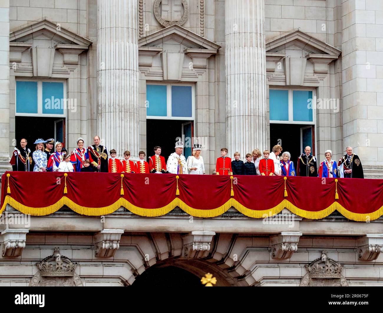 London, UK. 06th May, 2023. King Charles III and Queen Camilla, William, Prince of Wales and Catherine, Princess of Wales Prince George of Wales and Princess Charlotte of Wales and Prince Louis of Wales Anne, Princess Royal and Vice Admiral Sir Tim Laurence Prince Edward, Earl of Wessex and Sophie, Countess of Wessex, Lady Louise Mountbatten-Windsor and Viscount Severn Prince Edward The Duke of Kent, Katharine, Duchess of Kent, Prince Richard and Birgitte Duke and Duchess of Gloucester at the balcony of Buckingham Palace in London, on May 06, 2023, after the Coronation of Charles III and Camil Stock Photo