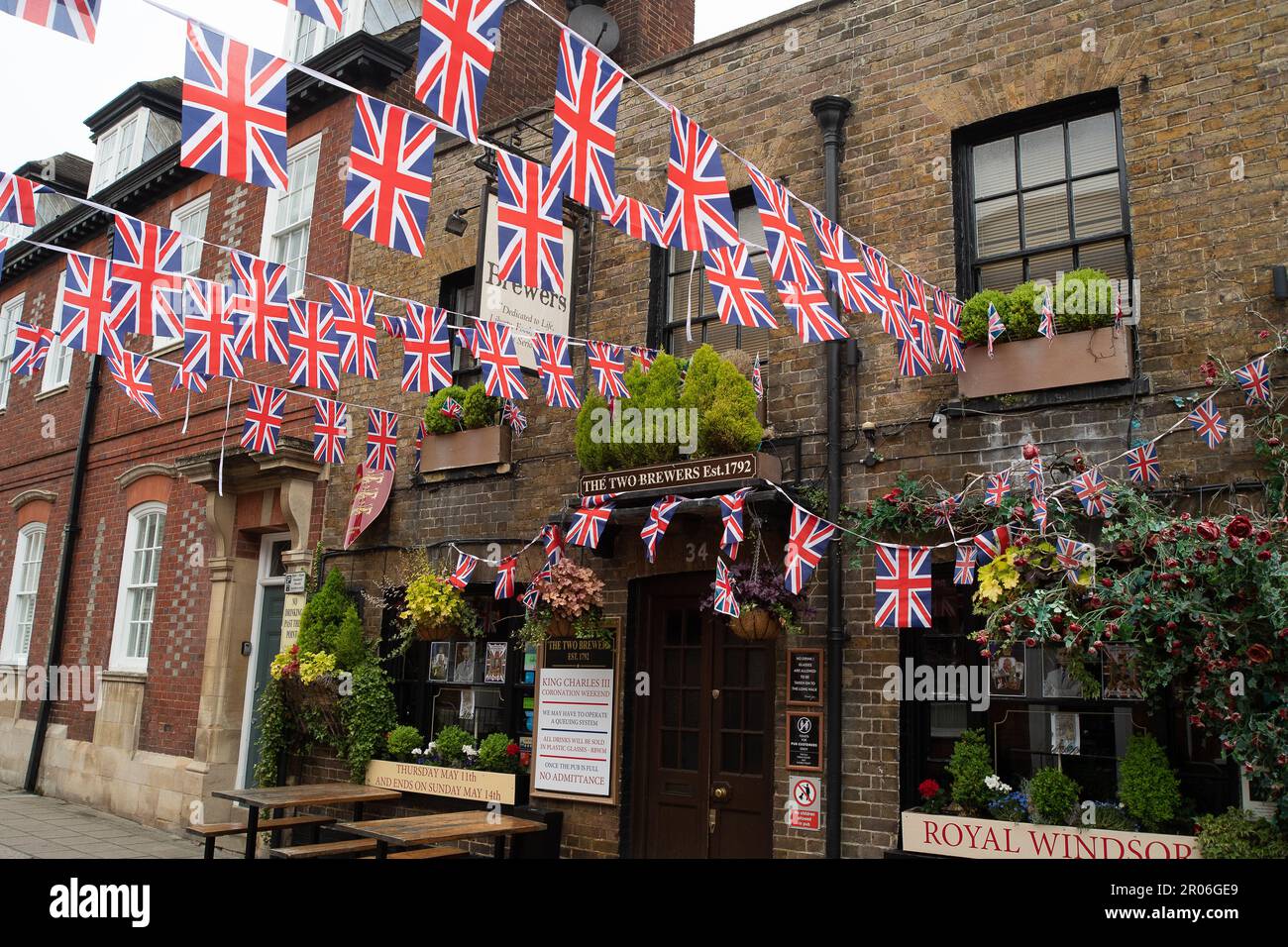Windsor, Berkshire, UK. 7th May, 2023. Bunting outside the Two Brewers