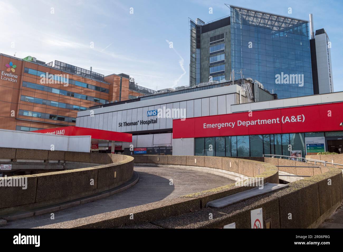 External view of St Thomas' Hospital, part of Guy's and St Thomas' NHS Foundation Trust in Central London, UK (Feb 23).. Stock Photo