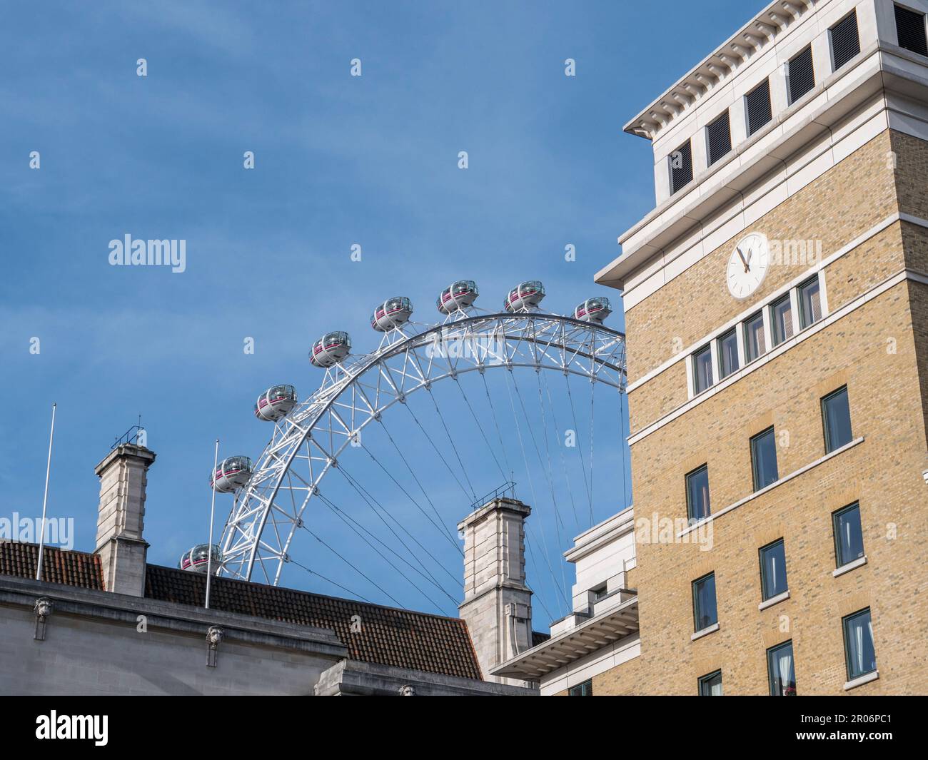 London eye county hall hi-res stock photography and images - Alamy