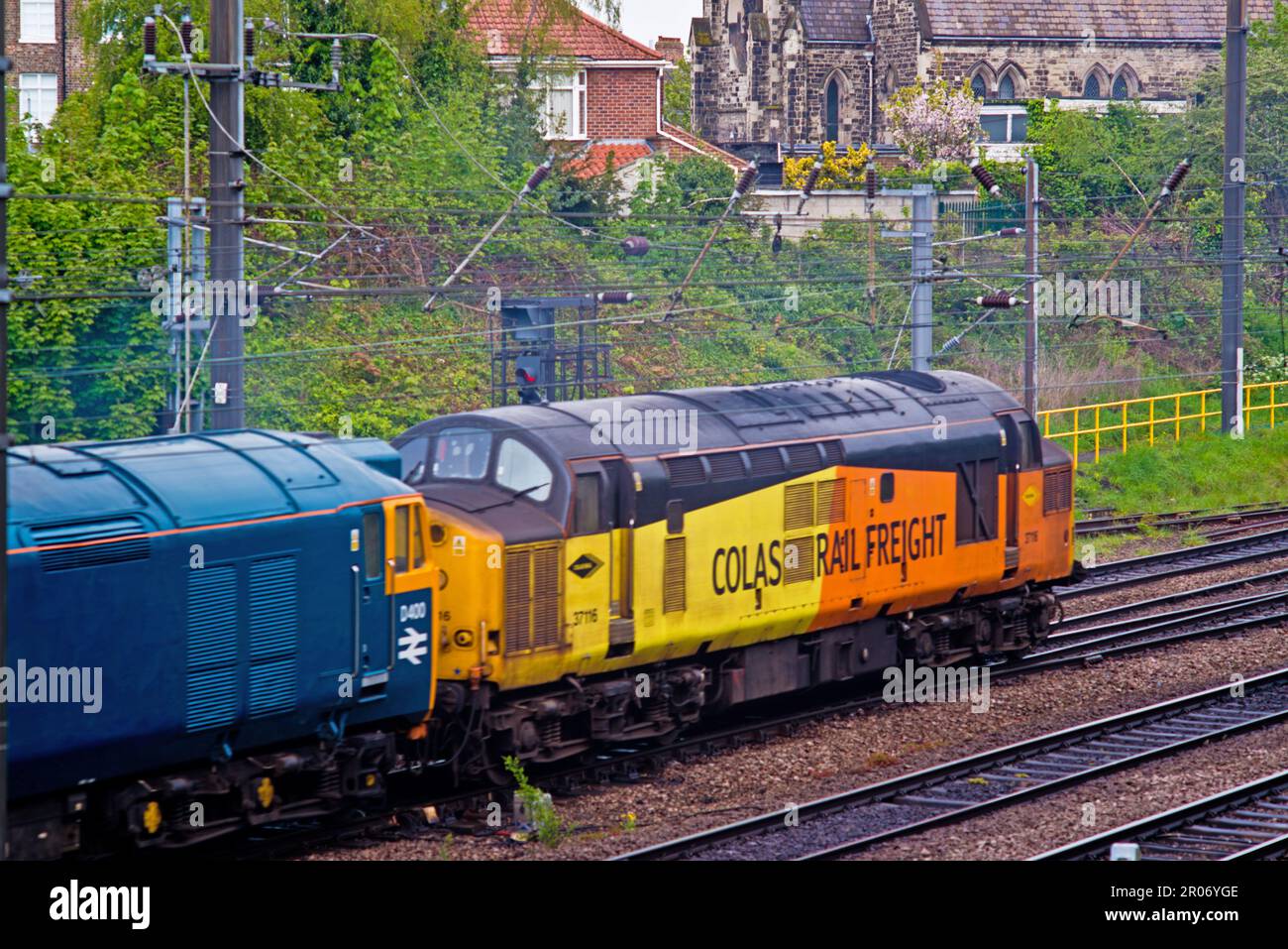 Class 50 Locomotive D400 hauling Class 37116 at Holgate, York, Yorkshire, England Stock Photo